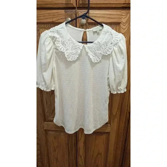Women's short sleeve ribbed white blouse w/ puff sleeves & peter pan lace collar - Picture 1 of 7